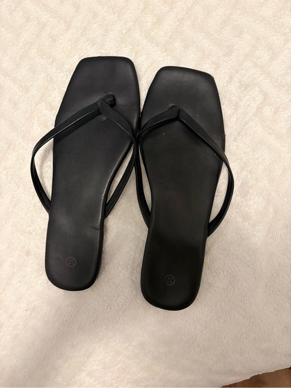 black square toe flip flops